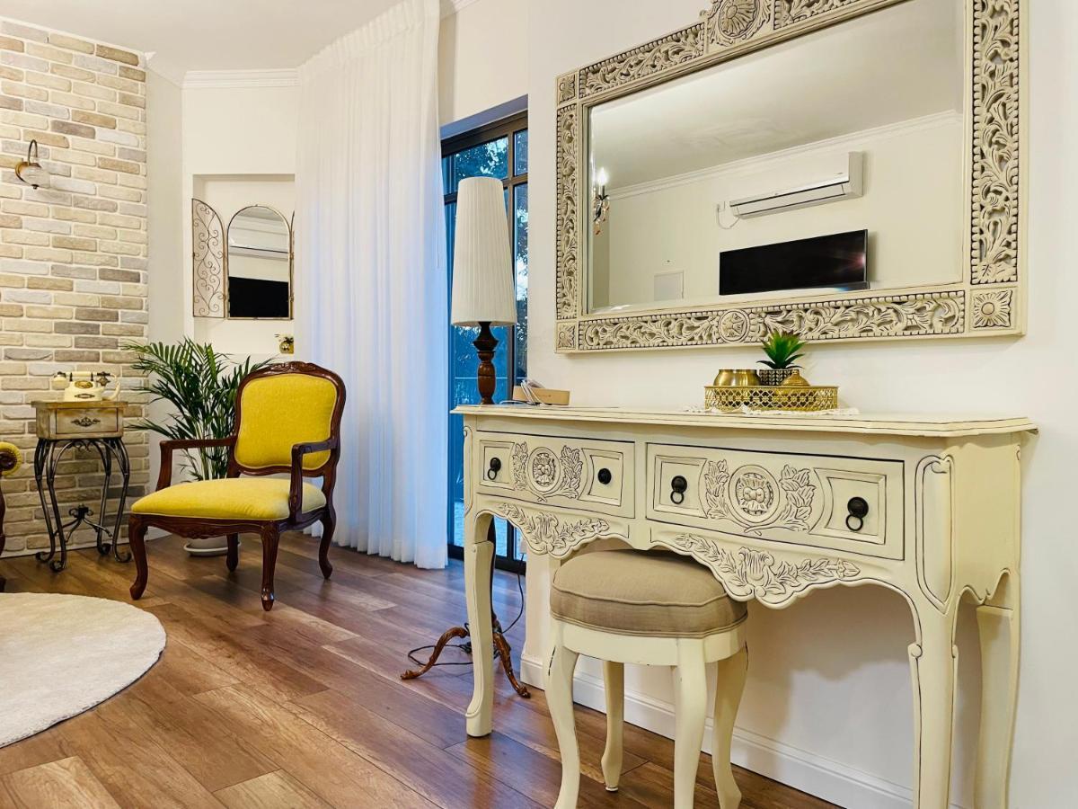 Orlinka Hotel Tirat Yehuda Eksteriør billede